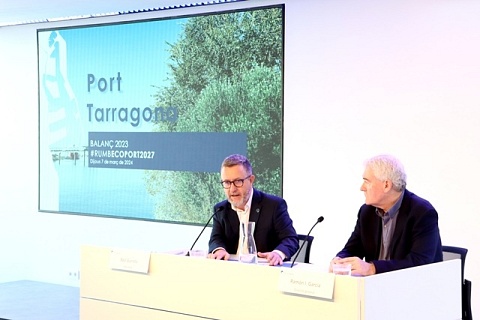 El president del Port de Tarragona Saül Garreta, i el director general, Ramon García, durant la presentació d'aquest dijous del balanç del 2023